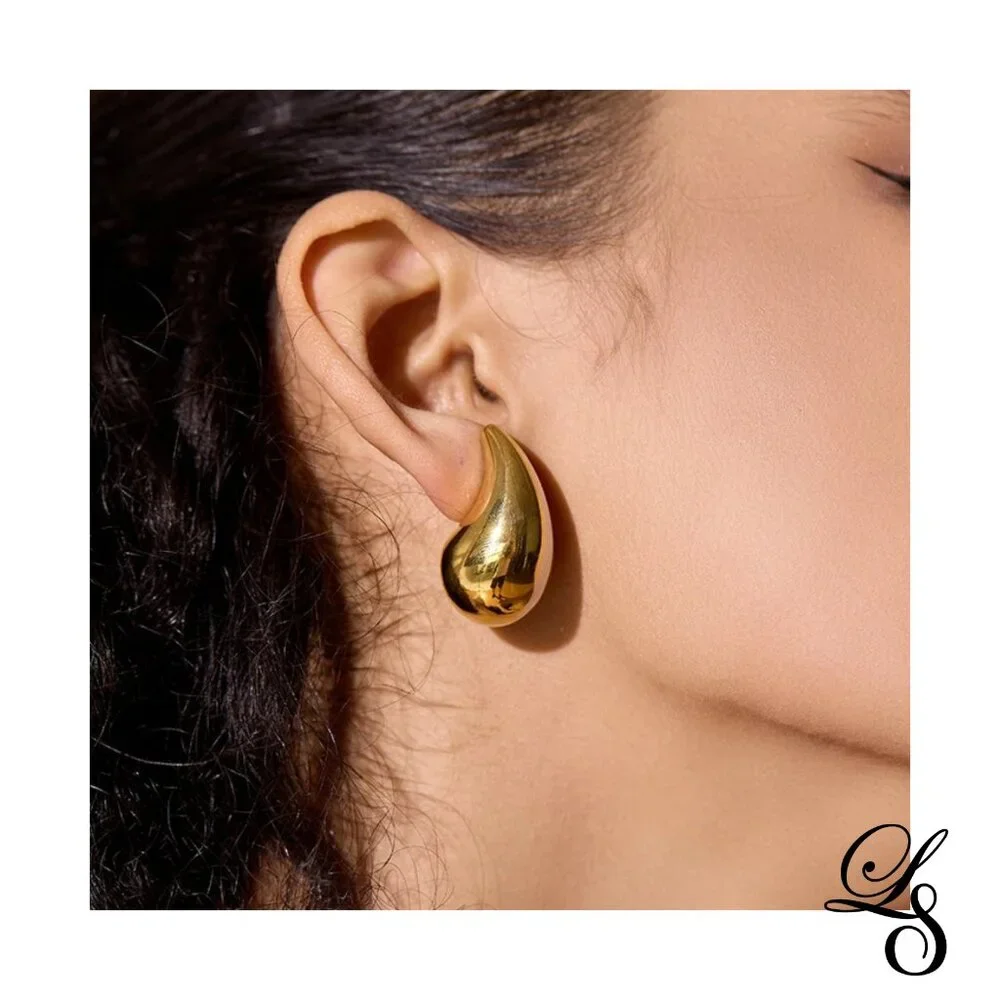 🌟New 18K Gold Water Drop Stud Earrings 🌟 - Picture 2 of 3